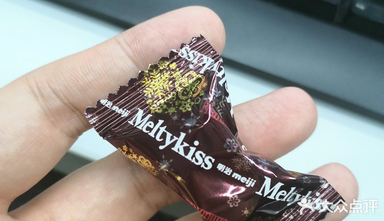 明智雪吻巧克力，甜而不腻，甜度刚刚好，不会说太甜