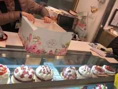 面包甜点陈列柜-花花卷卷·鲜食蛋糕(静安久光百货店)