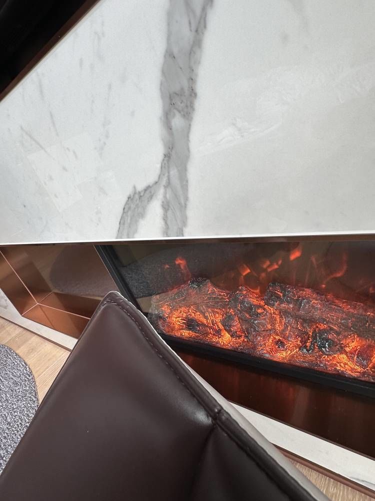 睡觉开着这个壁炉太有感觉了
在太古里楼上,但是懒癌不想下楼
好