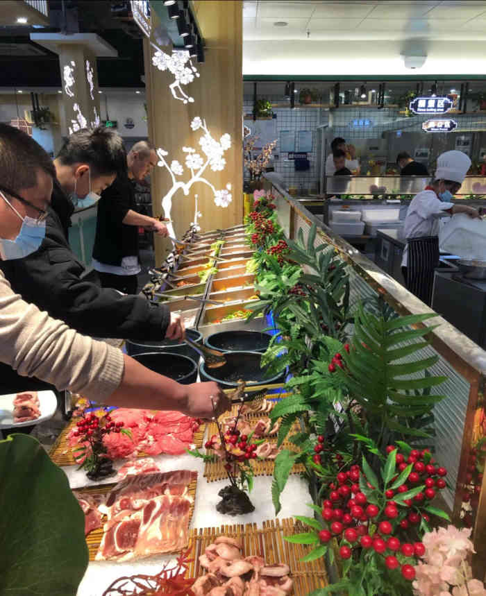 韩盛之都海鲜火锅烤肉自助餐厅(天悦城店)-"餐厅环境非常差劲服务员