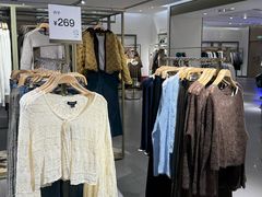 -URBAN REVIVO(七宝领展广场店)