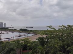 -皇马海口湾海景酒店(万绿园秀英港店)