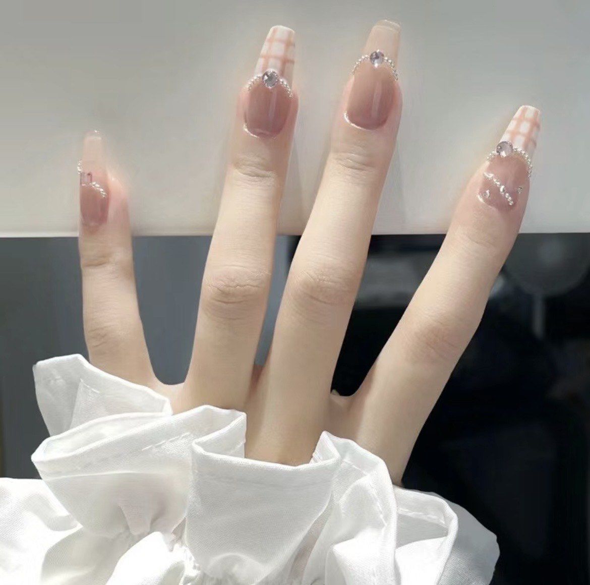 气质显白甲片美甲款式