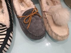 -UGG(燕莎奥特莱斯购物中心店)