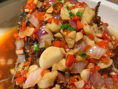 香煎鲫鱼-费大厨辣椒炒肉(万家丽一店)