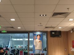 -麦当劳(上海虹桥站30B检票口楼上)