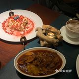 来喽来喽，神仙甜品，草莓味的提拉米苏，颜值就不用我说