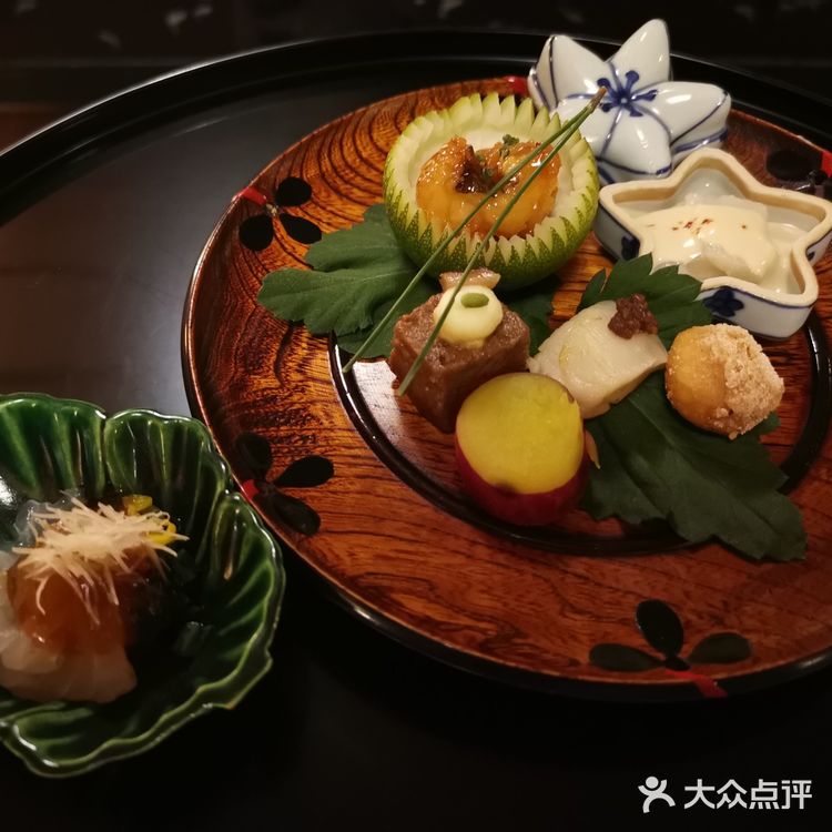 可以毫无疑问地说，吉兆的怀石料理就是登峰造极的最佳代表