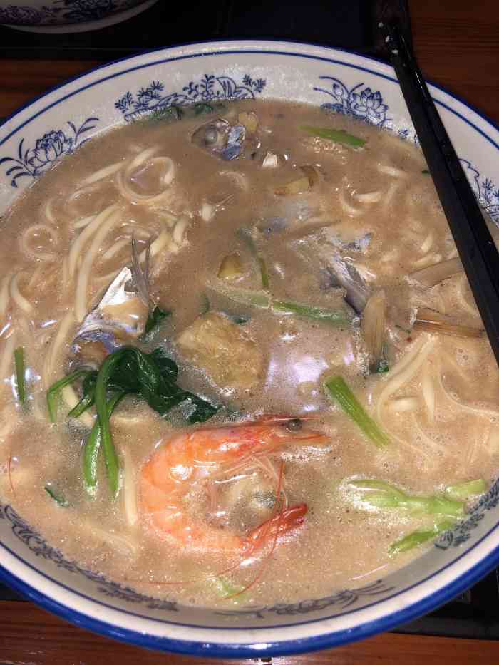 沈家门兰嫂海鲜面(福建中路店)-"点了黄鱼面,海鲜面,不错生煎.