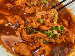 水煮肉片-川人川菜馆·小龙虾·鲜虾现做(黄山路店)
