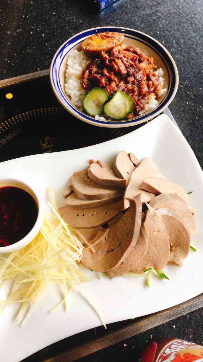 吴记鲜定味(吴中路店)-"口味一般,服务员素质不好,要杯温水还碎念.