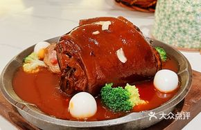 Braised Pork Trotter with Rock Sugar