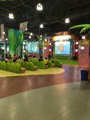 -维佳童话镇演出现场(徐东店)