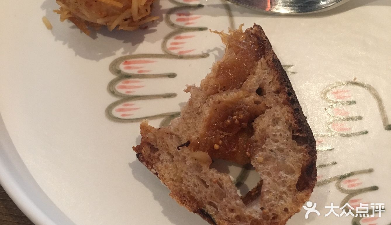 没解冻好. 我尝了下外层 椰奶味道很浓