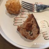 没解冻好. 我尝了下外层 椰奶味道很浓