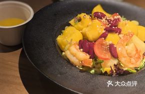 Mango Pineapple Shrimp Salad