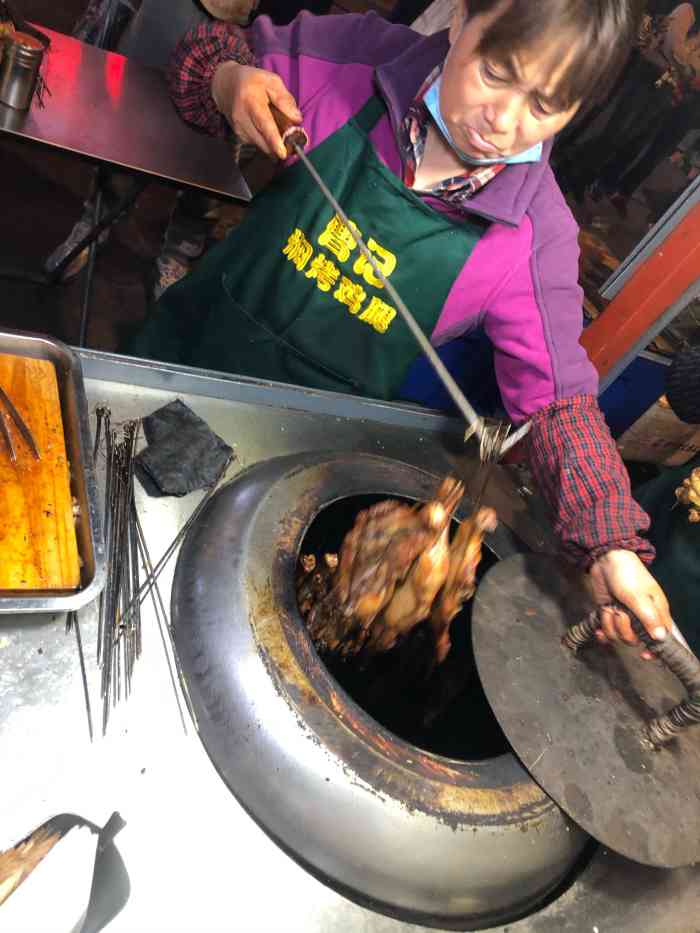 曹记焖烤鸡腿"来开封怎能不品尝当地的特色小吃[调皮.