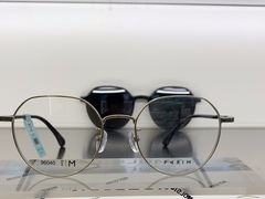 -视野联行眼镜·蔡司·尼康战略合作店(城西银泰店)