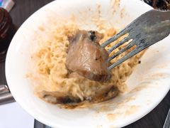 猪颈肉芝士捞公仔面-新记餐厅(香槟大厦店)