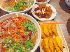 -爆炸头阿姨小四川正宗川味小吃(无任何分店)
