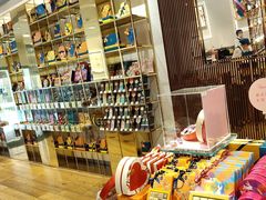 -VENCHI 闻绮(上海佛罗伦萨小镇店)