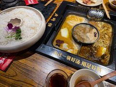 -老牌坊云南鱼豆花火锅(爱建店)
