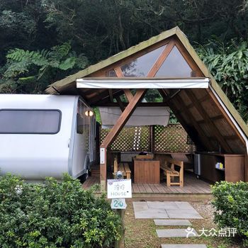 金山皇后鎮森林~露營車車好舒適！！