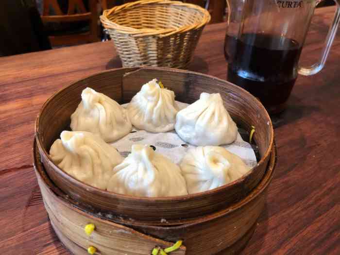上海富春小笼馆(愚园路店)-"这家富春小笼应该是老店了吧,人气超级旺.