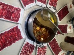 欢聚嗨吃百威餐-左庭右院鲜牛肉火锅(浦江欢乐颂店)