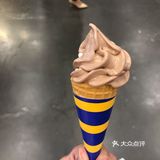 结账出来 必须买个冰麒麟 天太热了 不行了 我先吃
