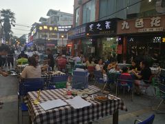 -六福酒馆(秦隆步行街店)