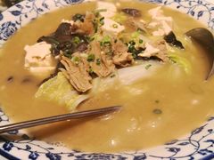 剔骨肉崂山菇炖老豆腐-青岛富力艾美酒店-乐美中餐厅创意胶东菜