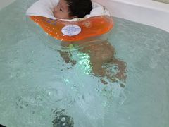 -蓝鲸奇亲子游泳俱乐部