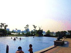 -上海滴水湖皇冠假日酒店