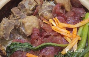Braised Pork Ribs with Preserved Meats in Clay Pot Rice