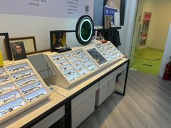 -天空之镜眼镜店蔡司依视路配镜授权零售店(望京颐堤港店)