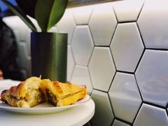 牛角包烧麦-不正咖啡(万达尊店)