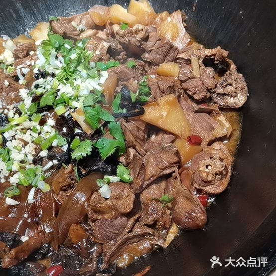 铭扬柴火铁锅炖