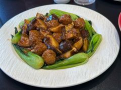 香菇烧丸子-红东阁东北菜烤肉酒馆(CROSS万象汇店)