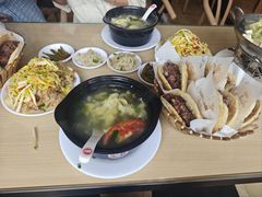-闫家驴肉老店(华电一校店)