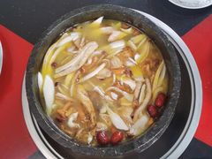 -南渝食府.墨脱石锅松茸鸡