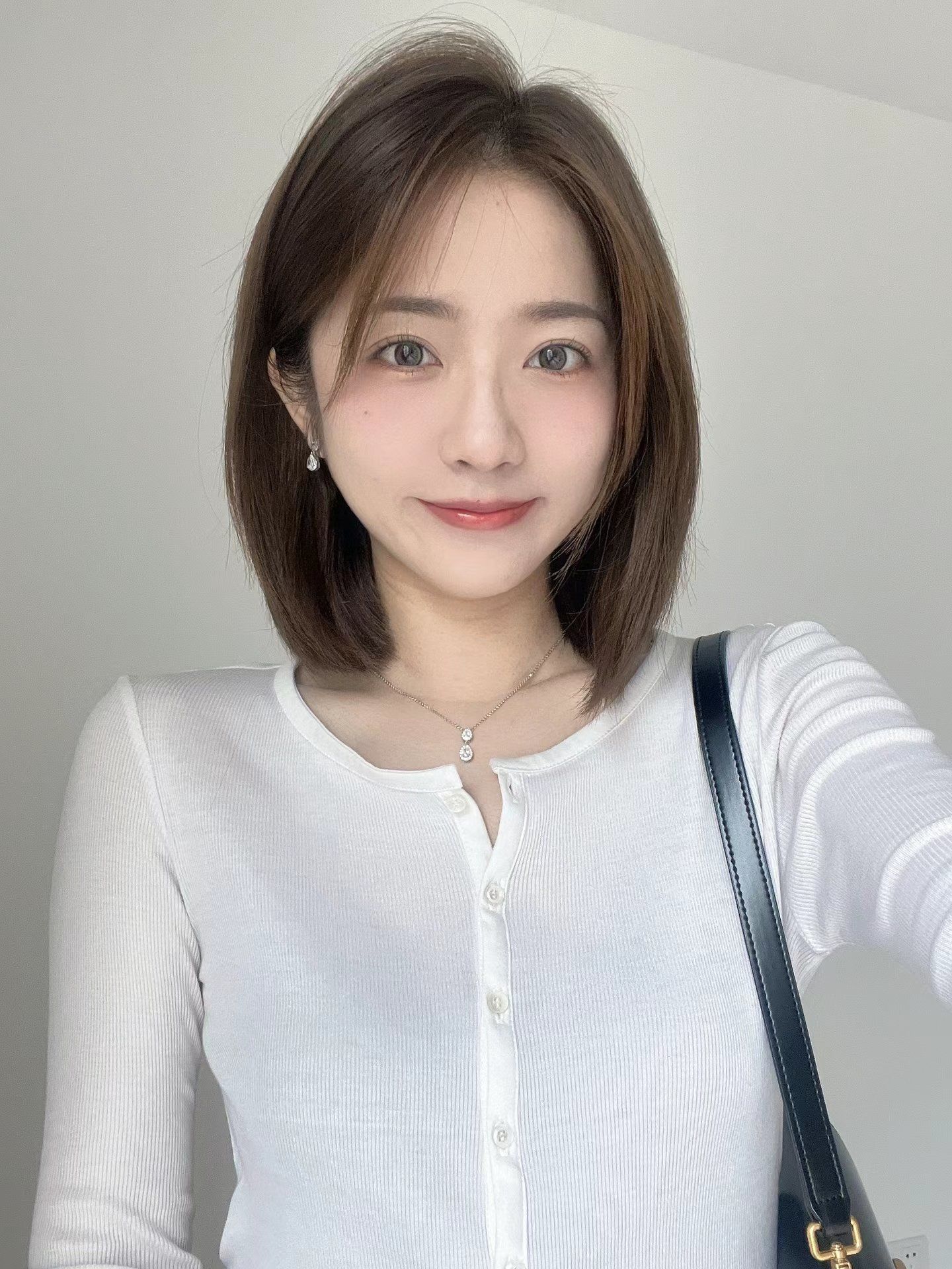适合脸型这款发型特别适合鹅蛋脸和瓜子脸