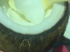 -志龙皇冠吃货椰子铺
