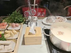 -尚尚仙·酸汤猪手·猪肚鸡火锅(华联万柳购物中心店)