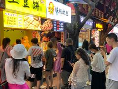 等位区-八一好吃街·高品美食广场