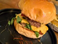 双层牛肉芝士汉堡-The Rug Cafe(王府中环店)