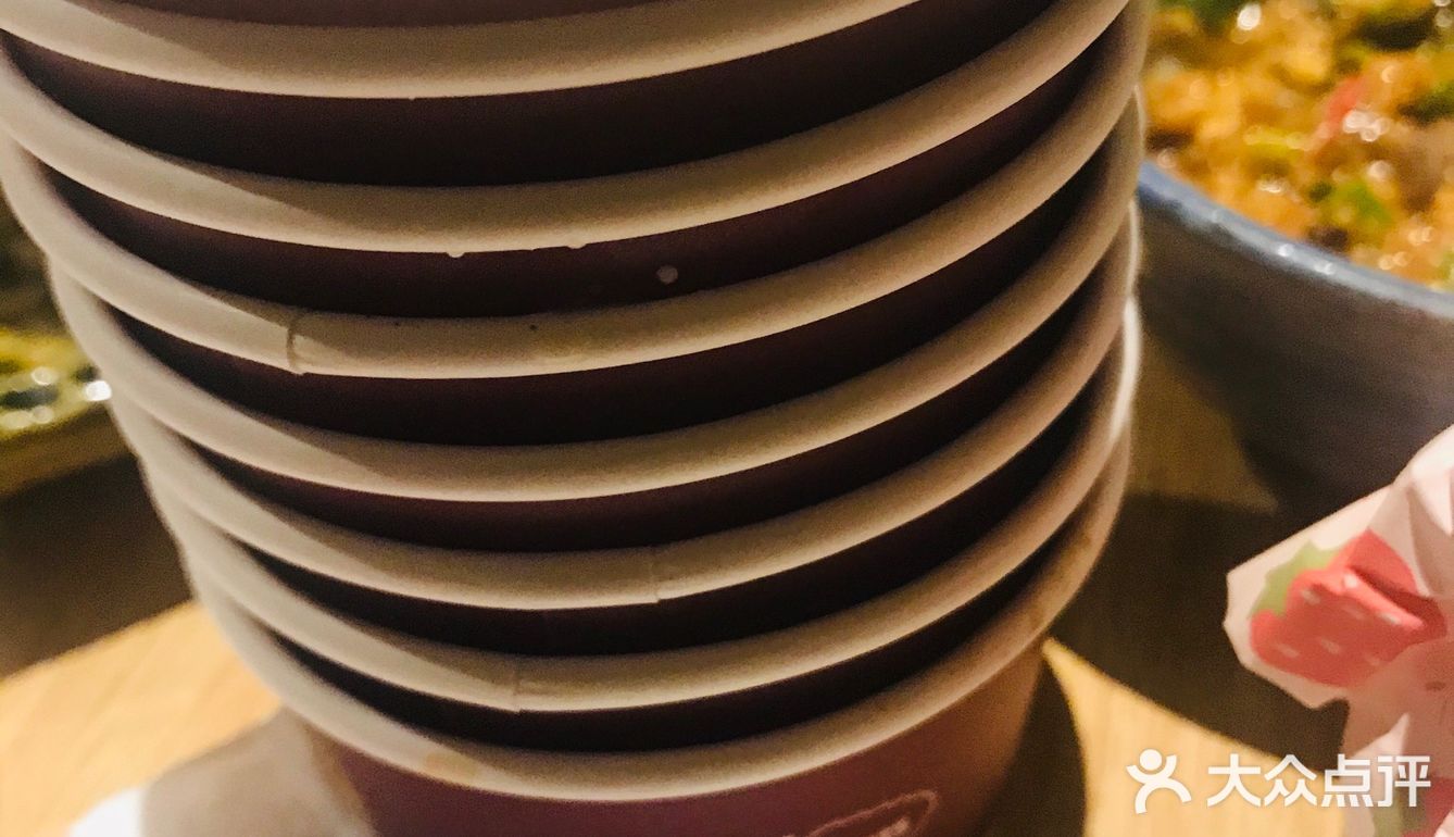 上菜速度也可。吃得我披头散发，就怕亏了肉虽薄