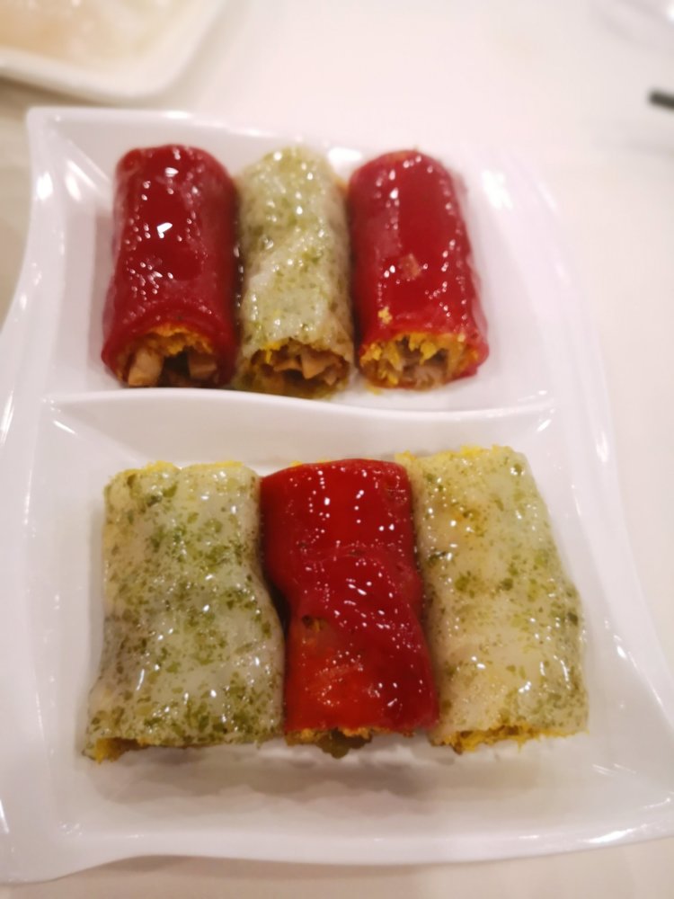 双色凤凰脆皮肠:28元/份,味道一般,里面包的东西太差,不推荐!