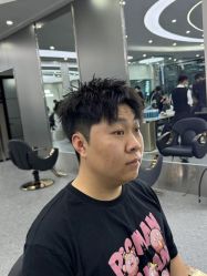 -MOVAN  HAIR莫凡匠人发型屋