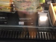 -星巴克(浦东机场T2到达店)